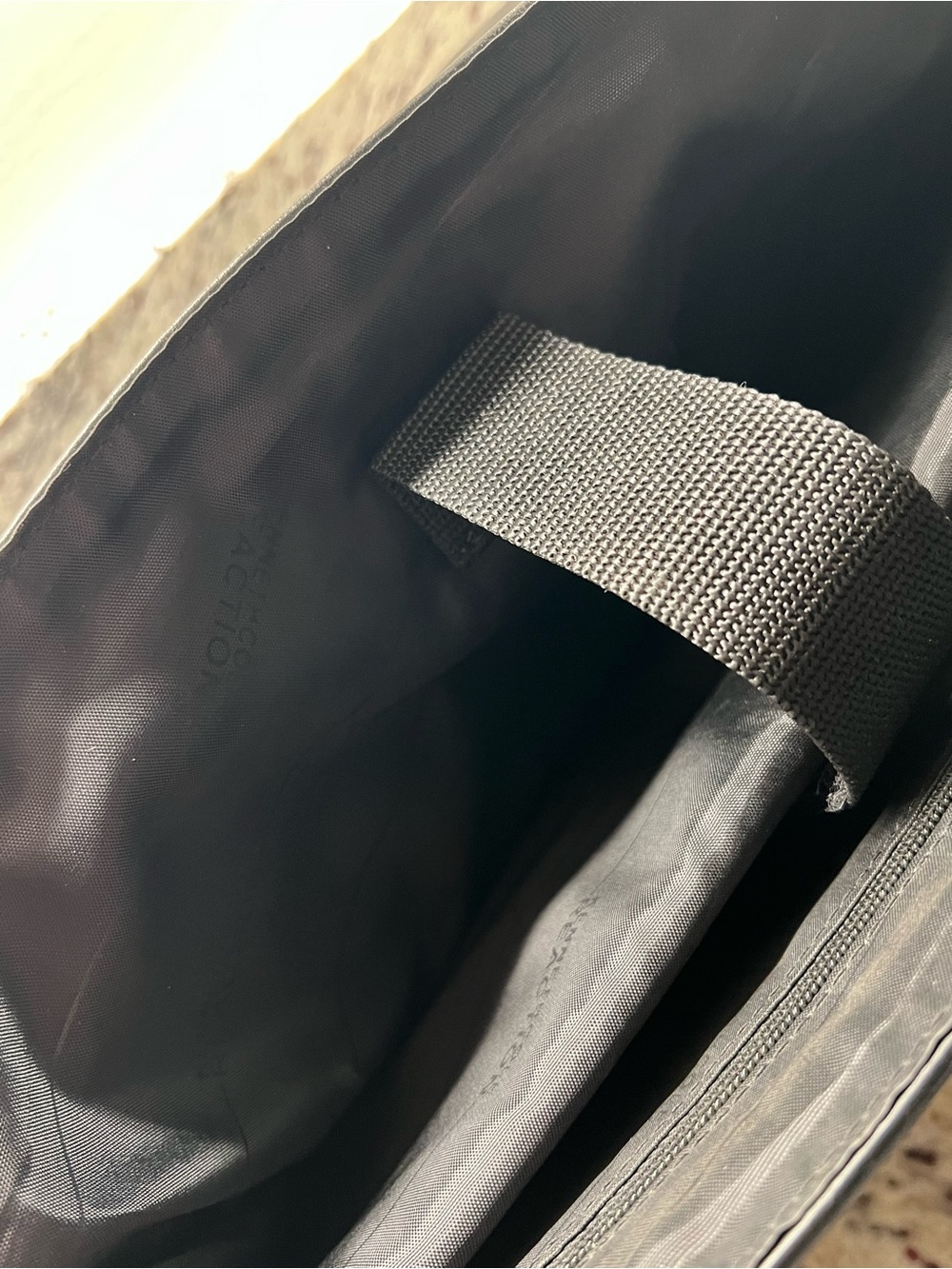 Kenneth Cole Reaction Black Leather Messenger Bag - Picture 4 of 5
